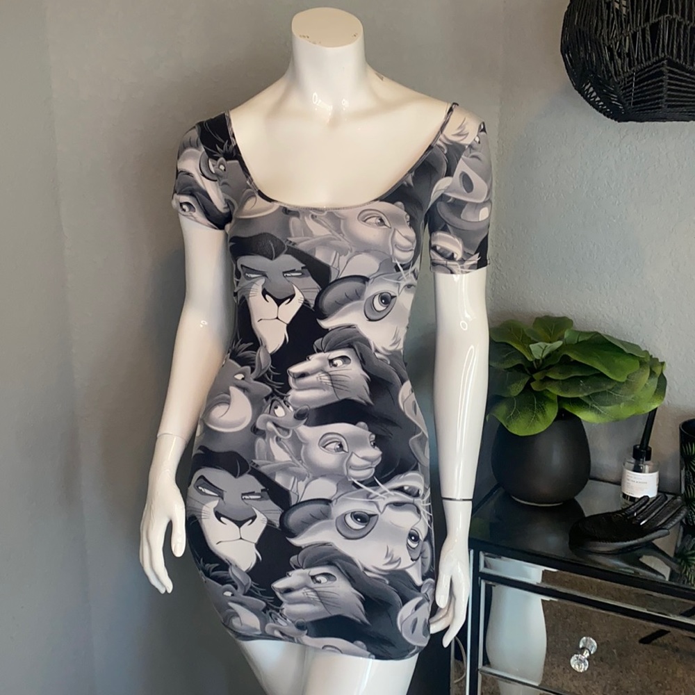 Lion King Dress.  Worn once or twice. Great condition. Makes a your booty pop🔥